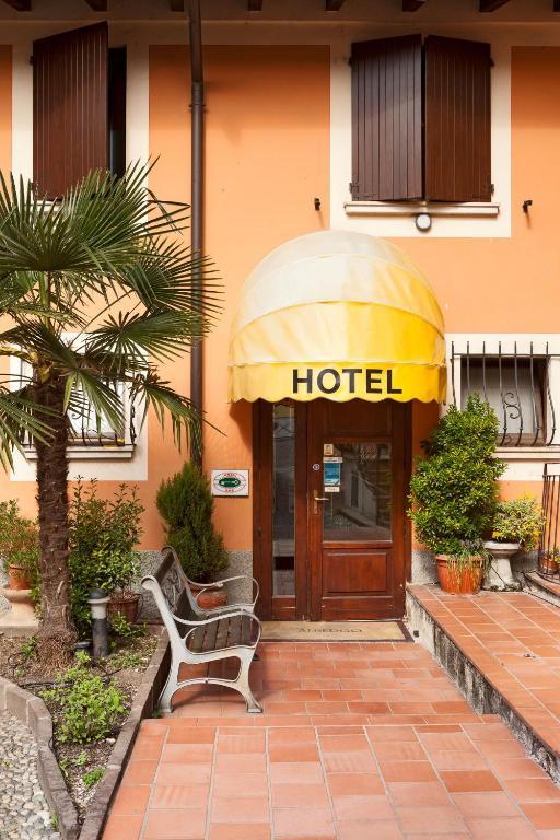 Hotel Antica Fonte Brescia Exteriör bild