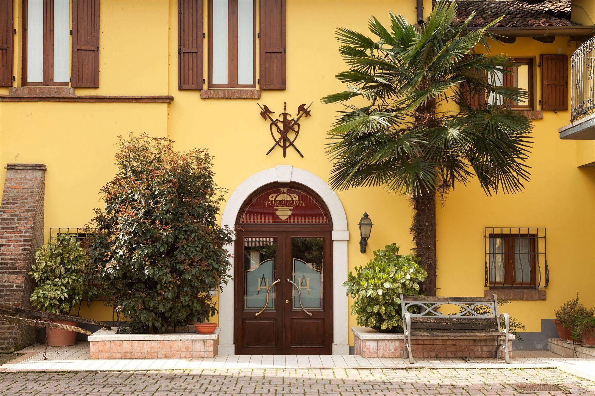 Hotel Antica Fonte Brescia Exteriör bild